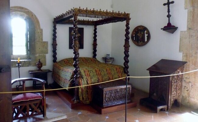 26 Guided Santo Domingo city tour, showcasing historic landmarks, vibrant streets, and colonial architecture, including key attractions like the Zona Colonial, Cathedral of Santa María la Menor, and local markets, offering an immersive exploration of the capital's rich cultural heritage.