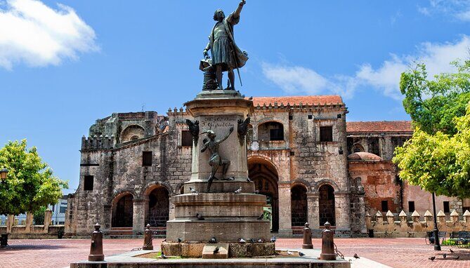 Guided Santo Domingo city tour, showcasing historic landmarks, vibrant streets, and colonial architecture, including key attractions like the Zona Colonial, Cathedral of Santa María la Menor, and local markets, offering an immersive exploration of the capital's rich cultural heritage.