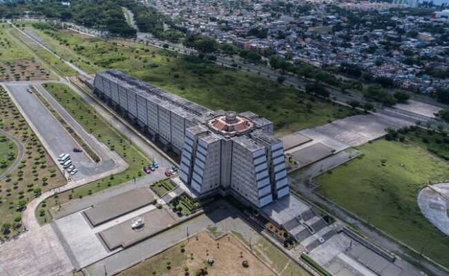 f5 Guided Santo Domingo city tour, showcasing historic landmarks, vibrant streets, and colonial architecture, including key attractions like the Zona Colonial, Cathedral of Santa María la Menor, and local markets, offering an immersive exploration of the capital's rich cultural heritage.