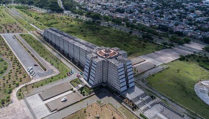 Guided Santo Domingo city tour, showcasing historic landmarks, vibrant streets, and colonial architecture, including key attractions like the Zona Colonial, Cathedral of Santa María la Menor, and local markets, offering an immersive exploration of the capital's rich cultural heritage.