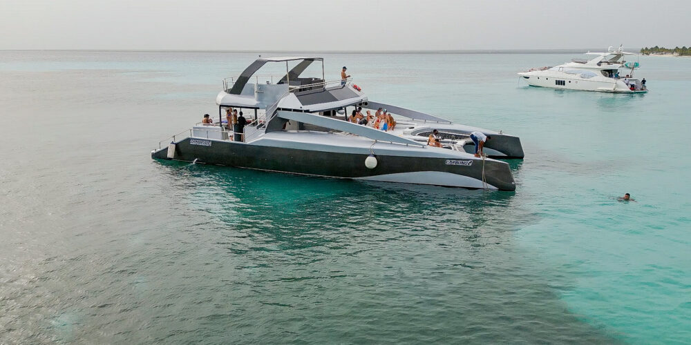 Luxurious top-rated catamaran boat, featuring sleek design and spacious deck with comfortable seating, ideal for a premium sailing experience. Guests enjoy panoramic ocean views and high-quality amenities on board